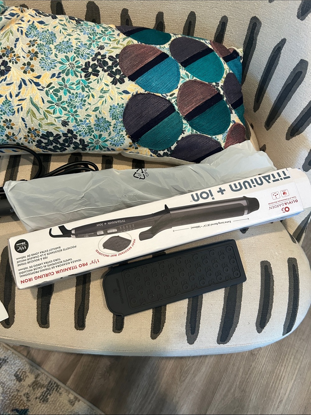Olivia Garden Titanium + Ion Curling Iron in Black with Heat-Resistant Mat